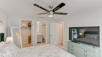 2 bedrooms, iron/ironing board, travel cot, WiFi