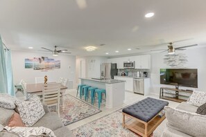 Télévision, livres, espaces bureaux