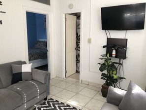 1 bedroom, desk, iron/ironing board, travel crib - Hidden Hilltop Treasure (Charlotte Amalie)