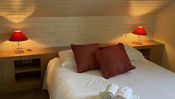 3 chambres, fer et planche Ă  repasser, draps fournis