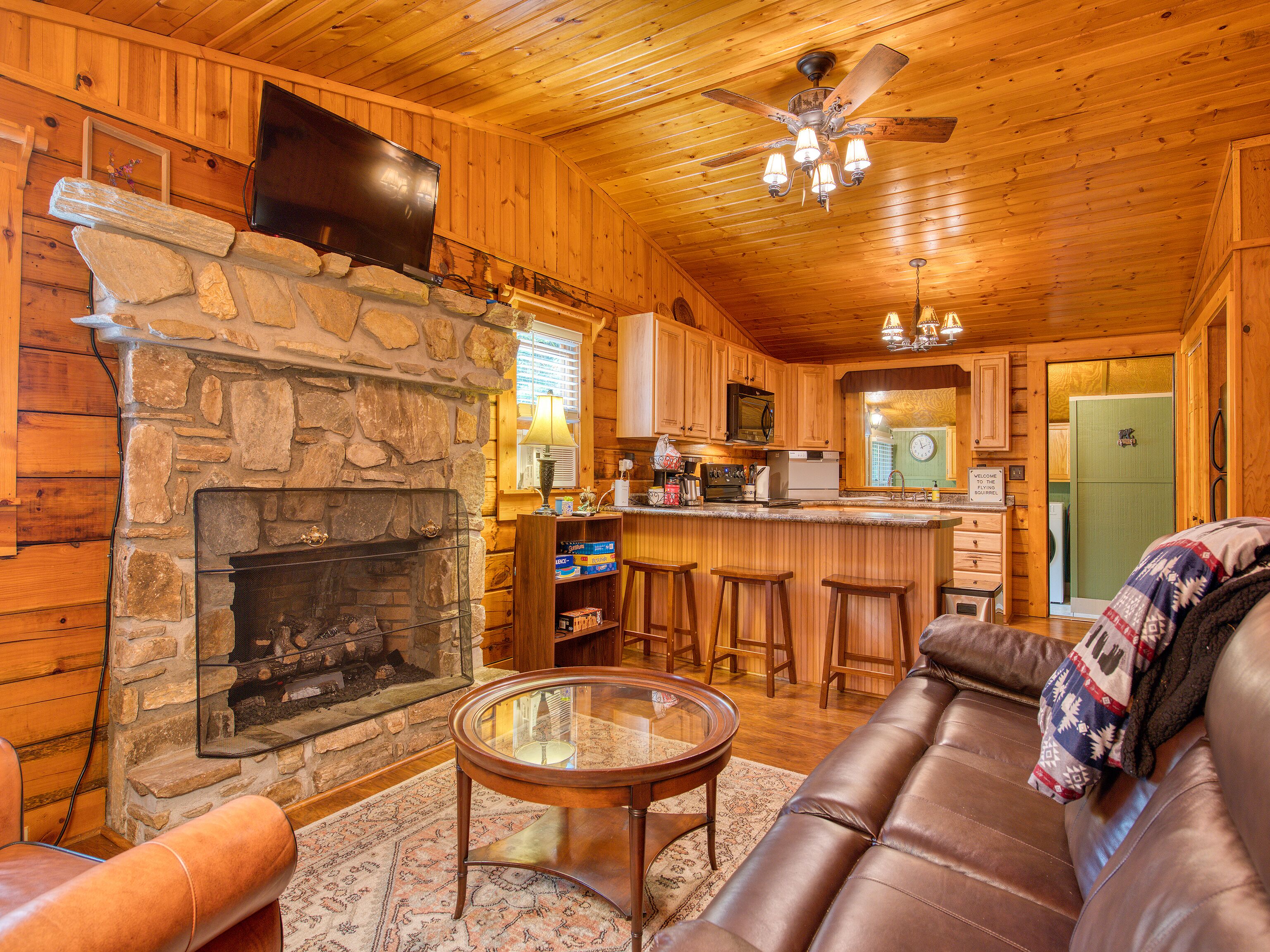 PERFECT LOCATION - Porch, fire pit, dog friendly