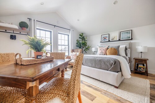 738 Alice Loop - 4 Sea's Cottage