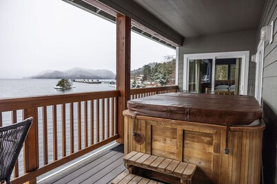 Amazing 3 bedroom condo with beautiful ocean views out of every room!!!