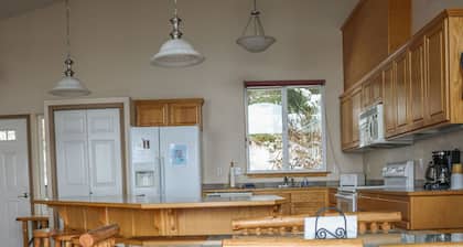 Amazing 3 bedroom condo with beautiful ocean views out of every room!!!