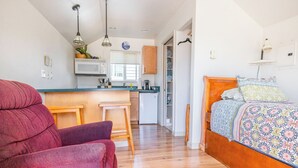 Iron/ironing board, WiFi (free), bed sheets