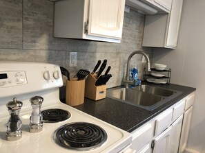 冰箱、微波炉、烤箱、炉灶