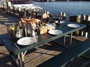 Outdoor dining - Fishermans Quay Loft (Sitka)
