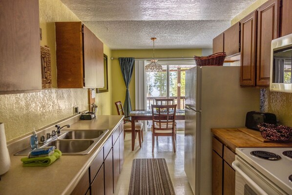 Fridge, microwave, oven, stovetop - This comfortable seaside home is surrounded by the breathtaking views (Sitka)