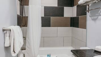 SĂšche-cheveux, serviettes fournies