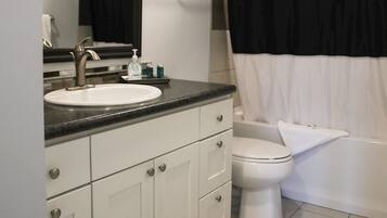 SĂšche-cheveux, serviettes fournies