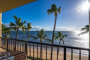 Property grounds - Direct Oceanfront! Sugar Beach Resort, Penthouse in paradise, AC, TV, WIFI, POOL (Kihei)
