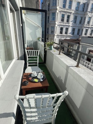 Romantisches Doppelzimmer zur Einzelnutzung, 1 Queen-Bett | Terrasse/Patio