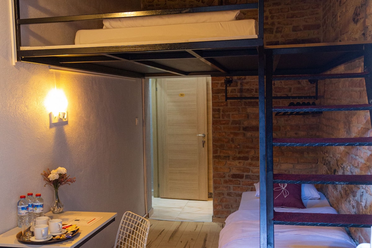 Economy Triple Room | Iron/ironing board, free WiFi, bed sheets