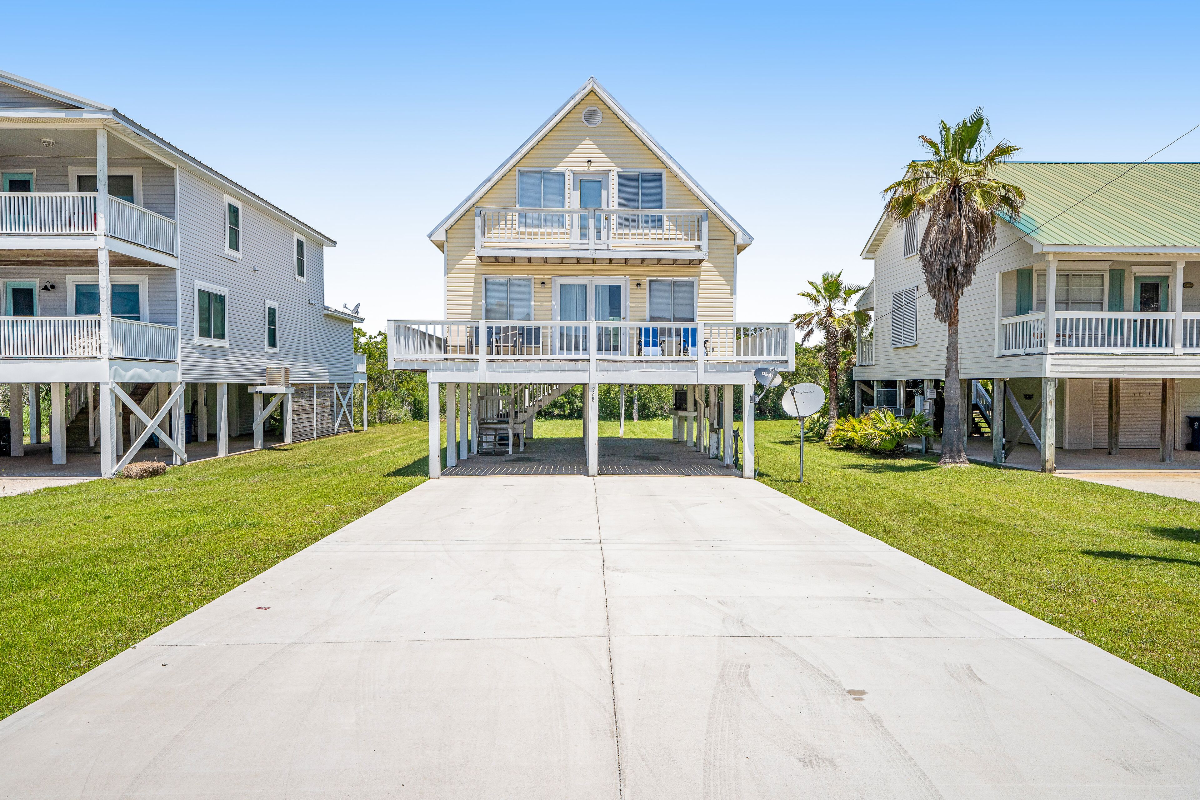 Dog-friendly, beachside getaway with AC, & W/D - walk to beach access & dining