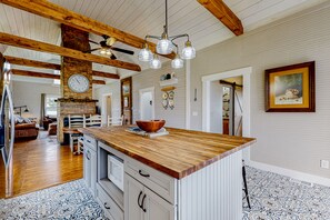 Interior - Designer historic home with amazing art, antiques, central AC - walk to downtown (Jasper)