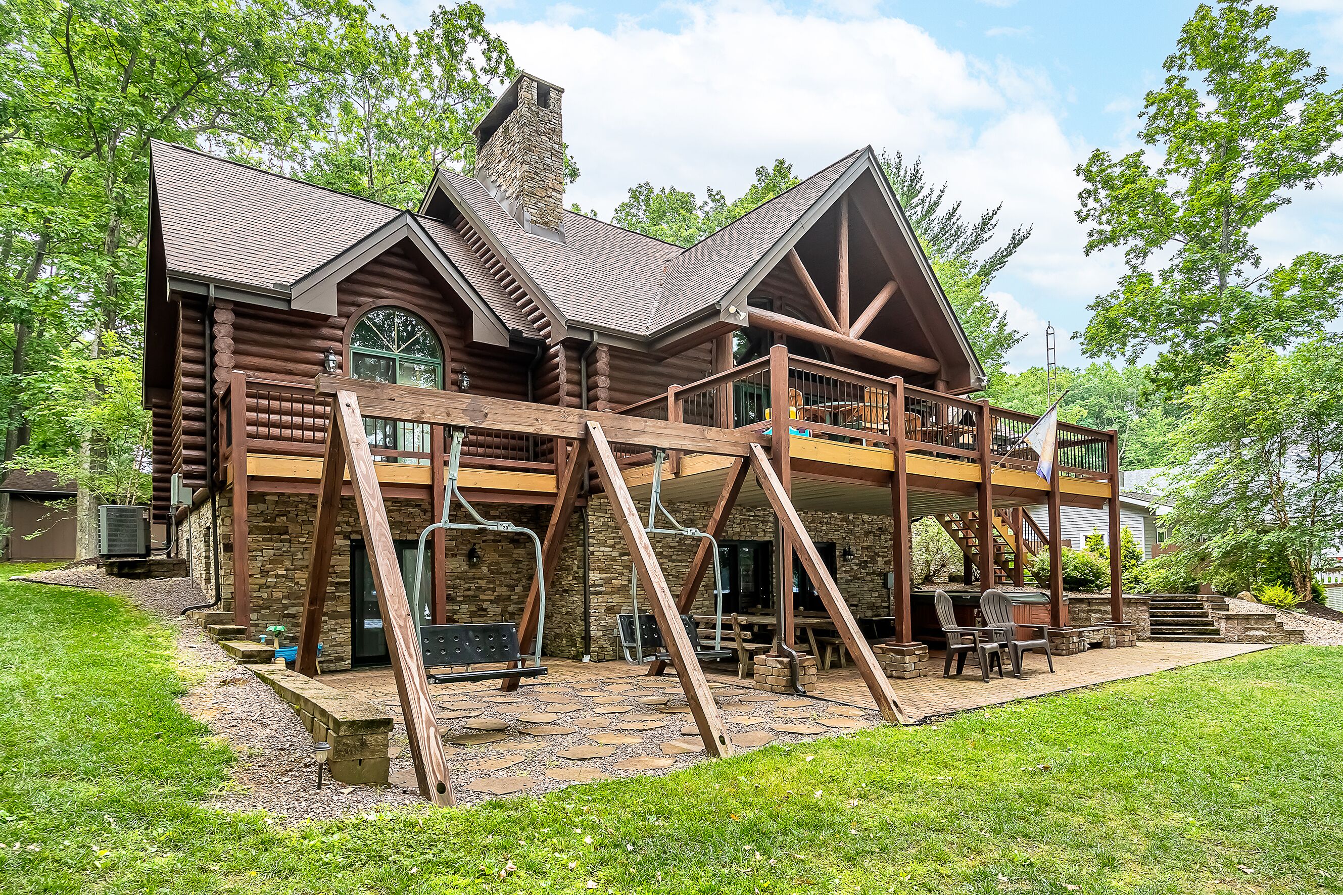 Unreel | Lakefront, Dock, Hot Tub, Pool Table!