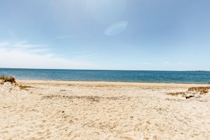 On the beach - Studio escape in oceanfront complex with sunrise-view patio & AC - dog-friendly (North Truro)