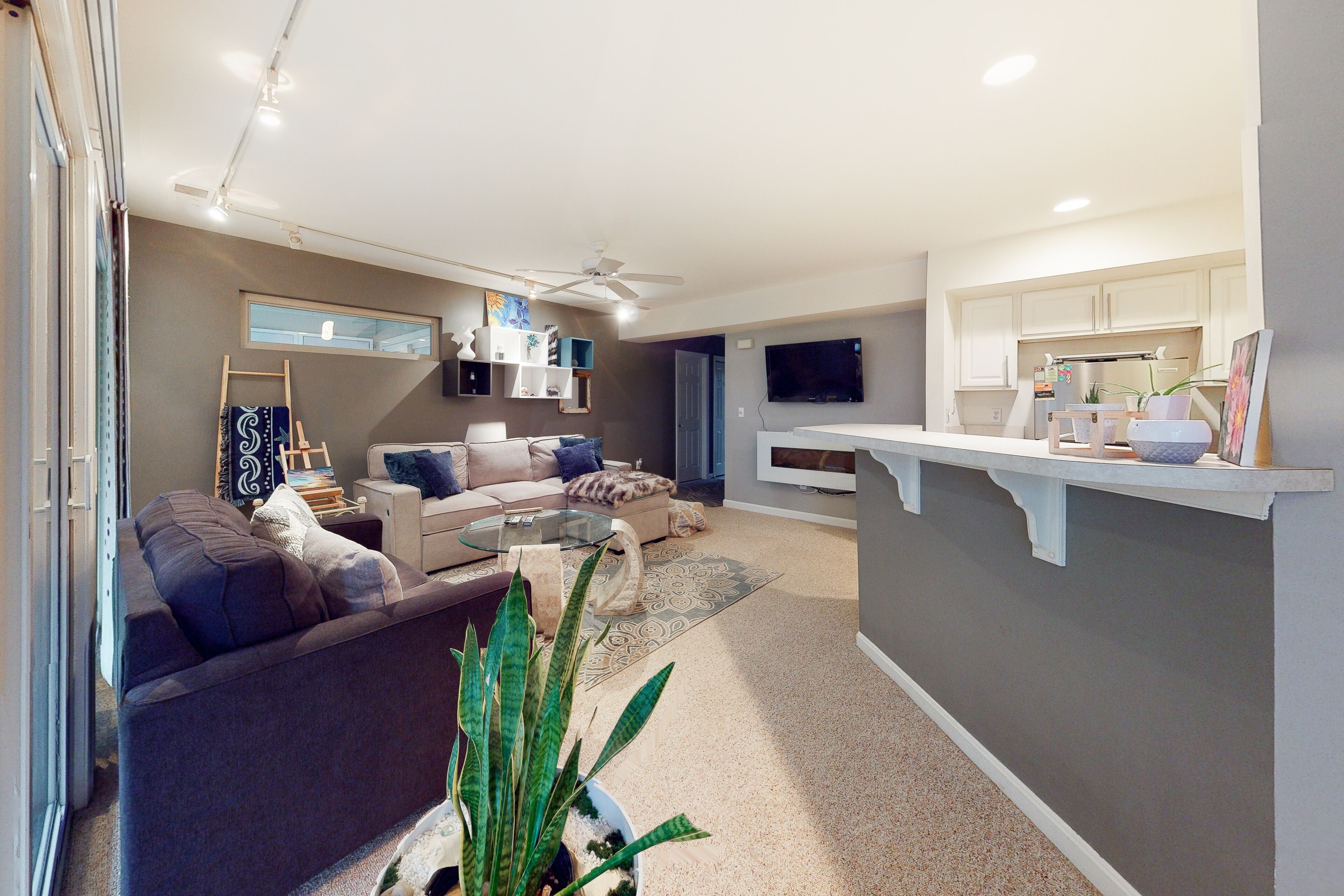 The Plantations condo with sunroom and shared pool access - near beach