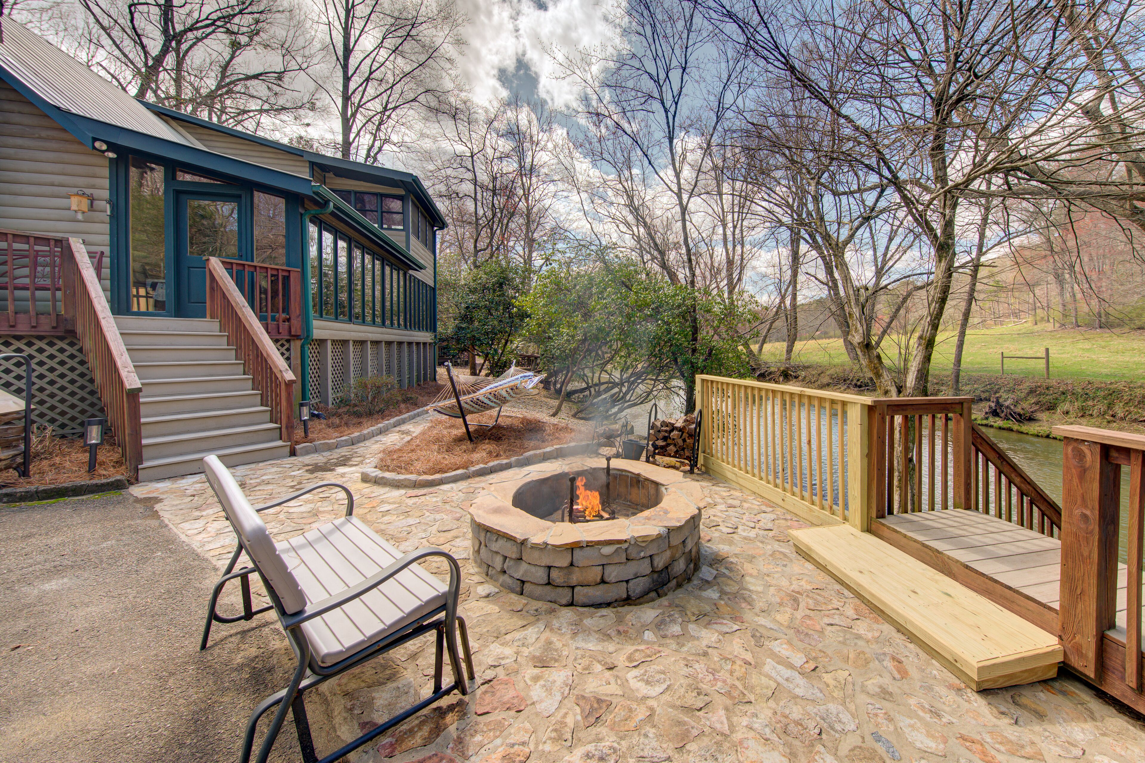 Riverfront home with central AC, fireplace, hot tub, WiFi - dogs OK