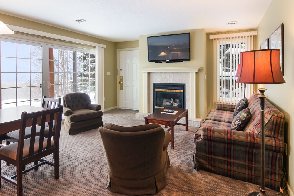Winter Dates are Booking Now at Snowshoe Seclusion II at Shanty Creek!