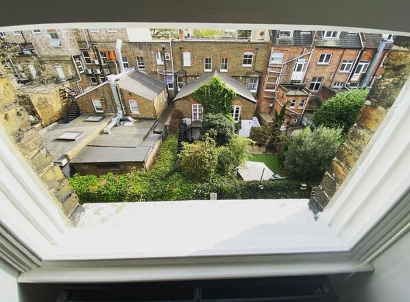 Interior - Entire One Bedroom Serviced Flat In Chiswick London, Kitchen, Wifi, TV and more (London)