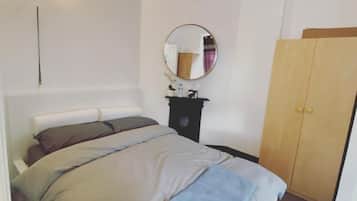 3 slaapkamers, een strijkplank/strijkijzer, gratis wifi, beddengoed