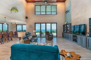 TV connectée, jeux vidéo, lecteur de DVD, chaîne hi-fi