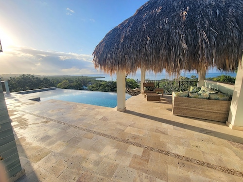 Sweeping panoramic views of the reef 