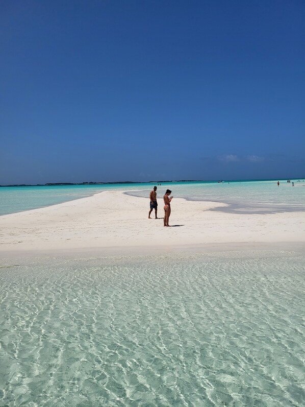 Beach nearby, sun loungers, beach towels