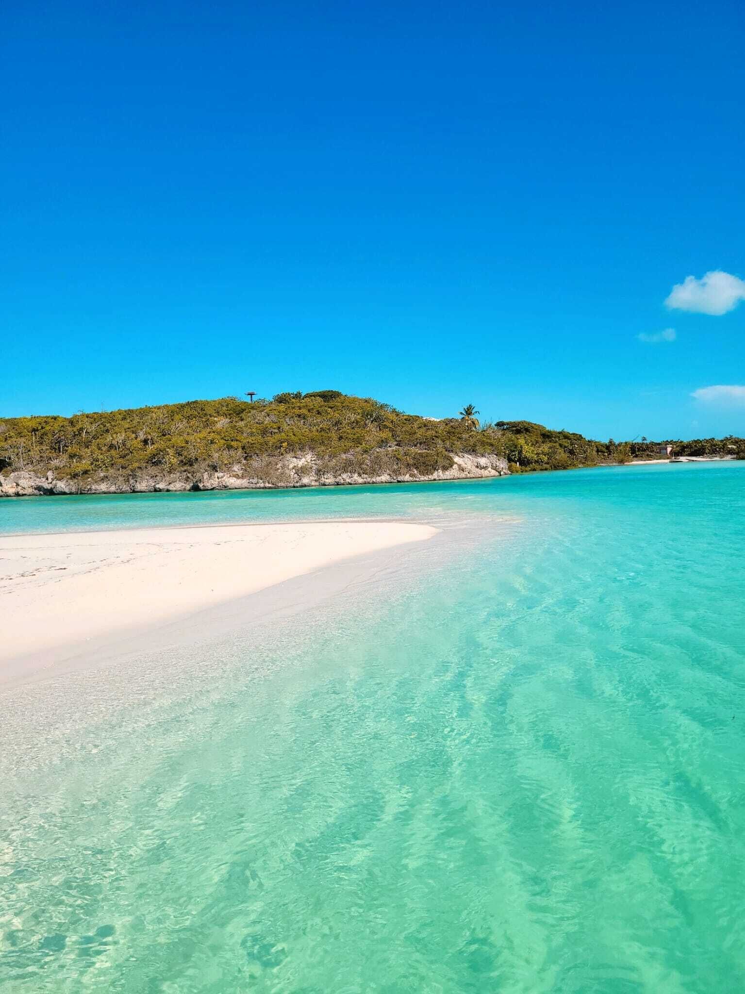Beach nearby, sun loungers, beach towels