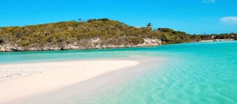 Ocean Views - Comfy family home sleeps up to 10 - Hideaways Beach Club