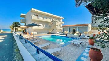 Seasonal outdoor pool, sun loungers, lifeguards on site