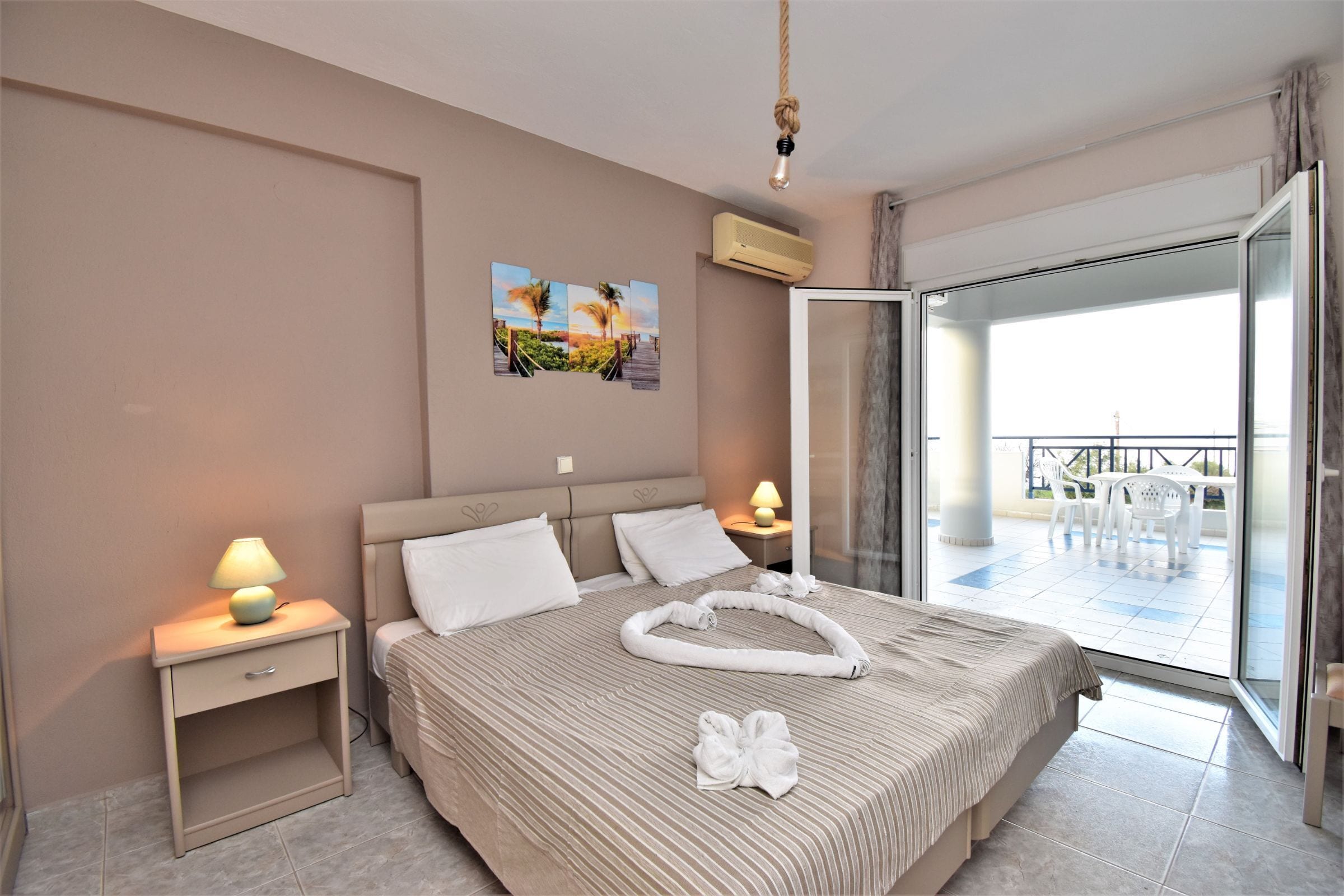 1 habitación, ropa de cama hipoalergénica y decoración personalizada 