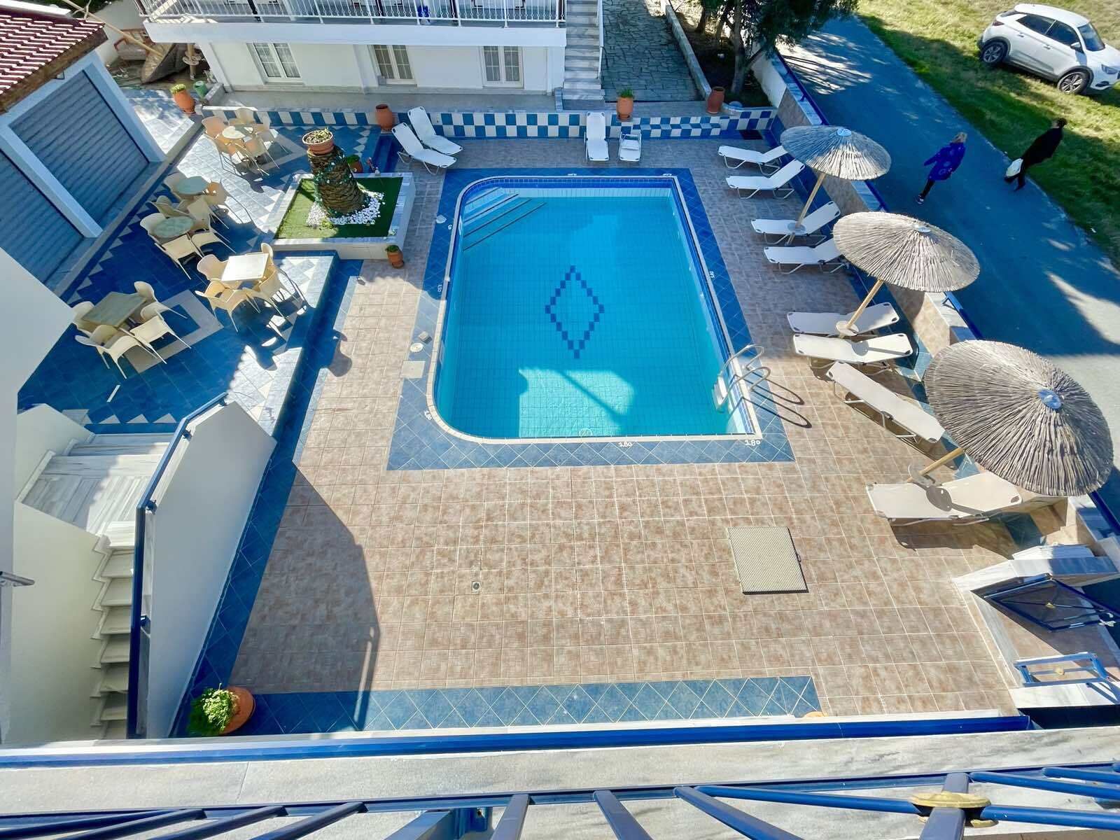 Seasonal outdoor pool, sun loungers, lifeguards on site