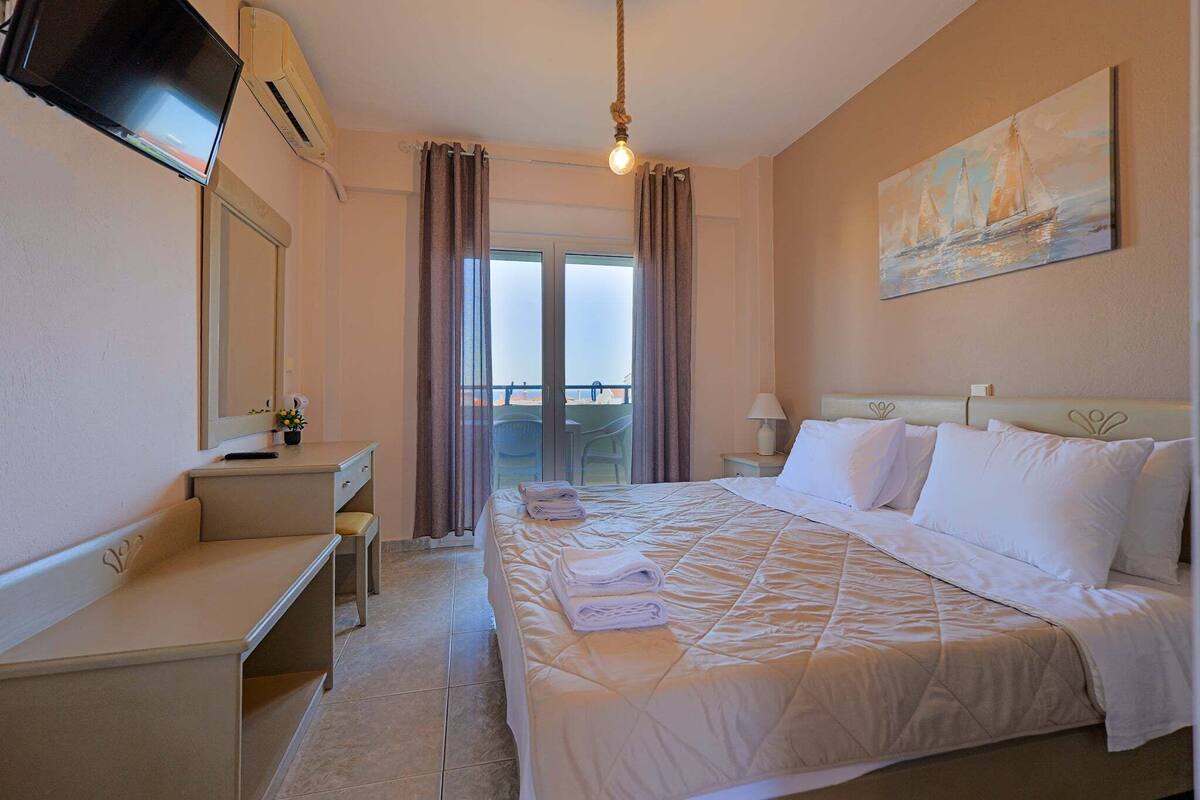 1 bedroom, hypo-allergenic bedding available, WiFi (free)