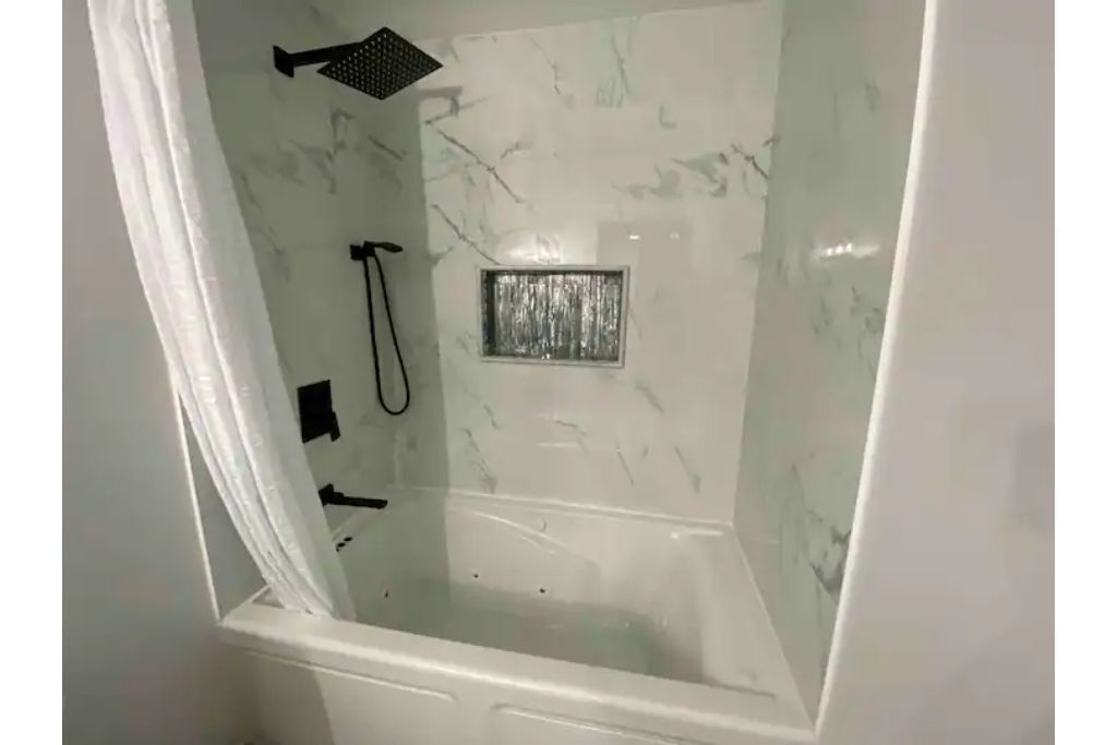 Cozy Private Suite in High Point