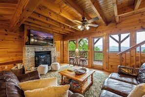 Smart TV, caminetto, videogiochi, studio