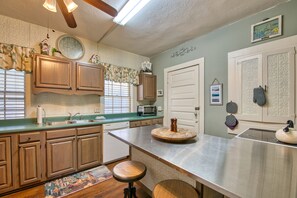 Fridge, microwave, oven, stovetop - Lake Duplex with Central AC, WiFi, Fireplace & W/D - Steps to Pool and Tennis (Lake Junaluska)