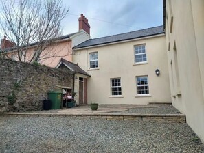 Exterior - 4 bed Country House, Haverfordwest Pembrokeshire (Haverfordwest)