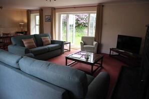Living area - 4 bed Country House, Haverfordwest Pembrokeshire (Haverfordwest)