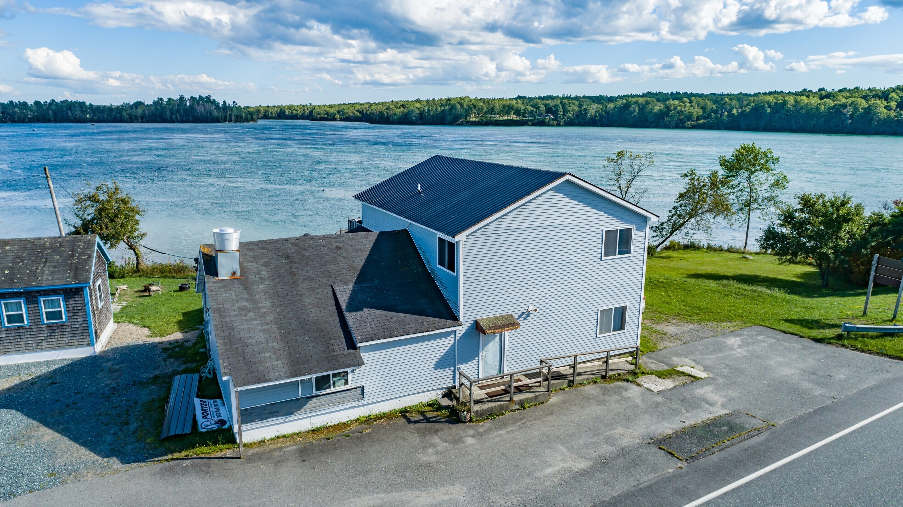 OCEANFRONT - Taunton Bay Combo 2 Apts & Cottage - sleeps up to 13 people!