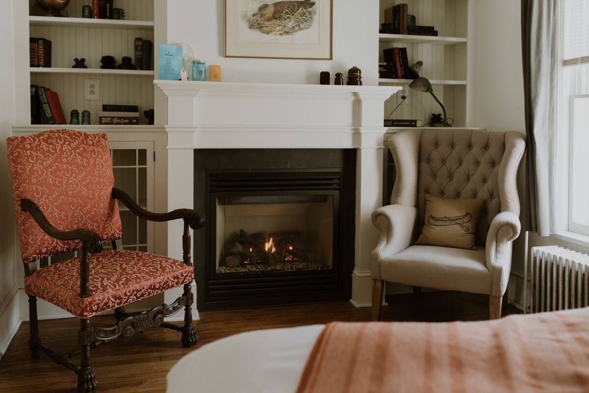 Room | Premium bedding, down duvets, individually decorated