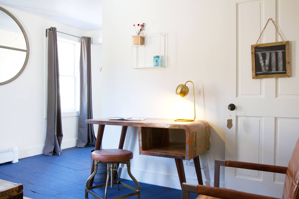 Room | Premium bedding, down duvets, individually decorated