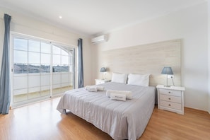 6 habitaciones, tabla de planchar con plancha y acceso a internet 