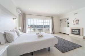 6 chambres, fer et planche à repasser, accès Internet, draps fournis