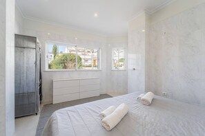 6 Schlafzimmer, Bügeleisen/Bügelbrett, Internetzugang, Bettwäsche
