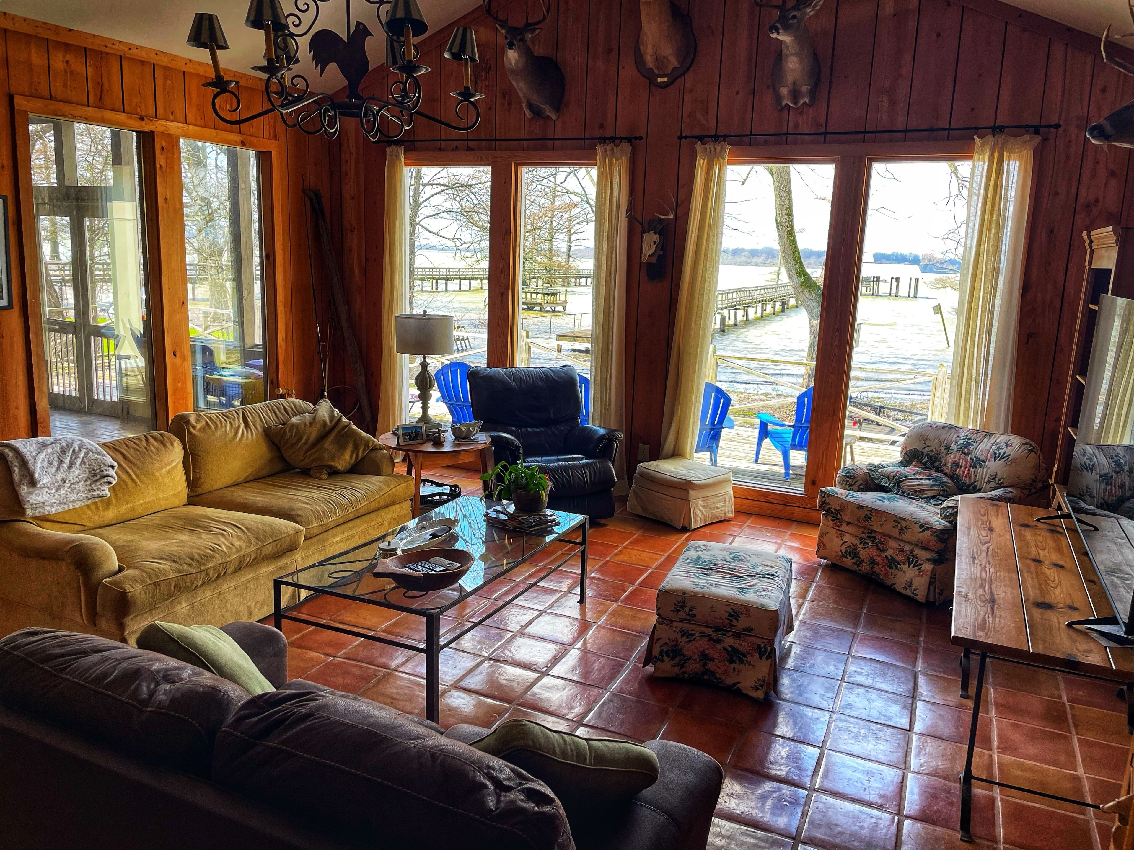 🌙Goodnight Moon resting on the banks of Moon Lake near Clarksdale MS & Helena AR