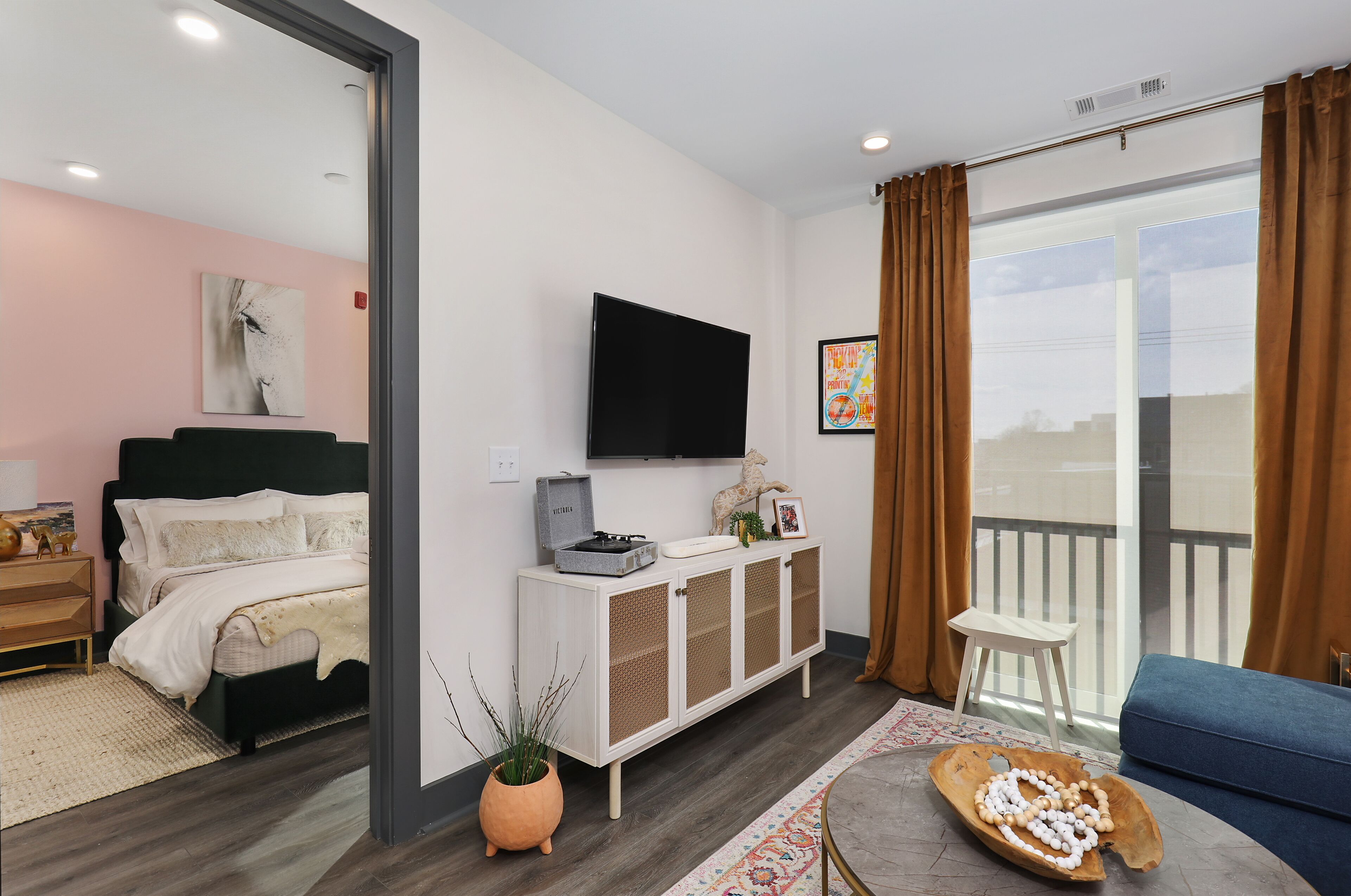 Muse | third-floor downtown condo with high-speed WiFi & central AC