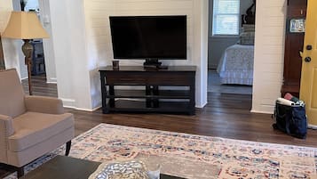 2 chambres, bureau, fer et planche Ă repasser, lit parapluie