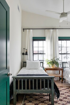 3 habitaciones, tabla de planchar con plancha, cuna de viaje y wifi 